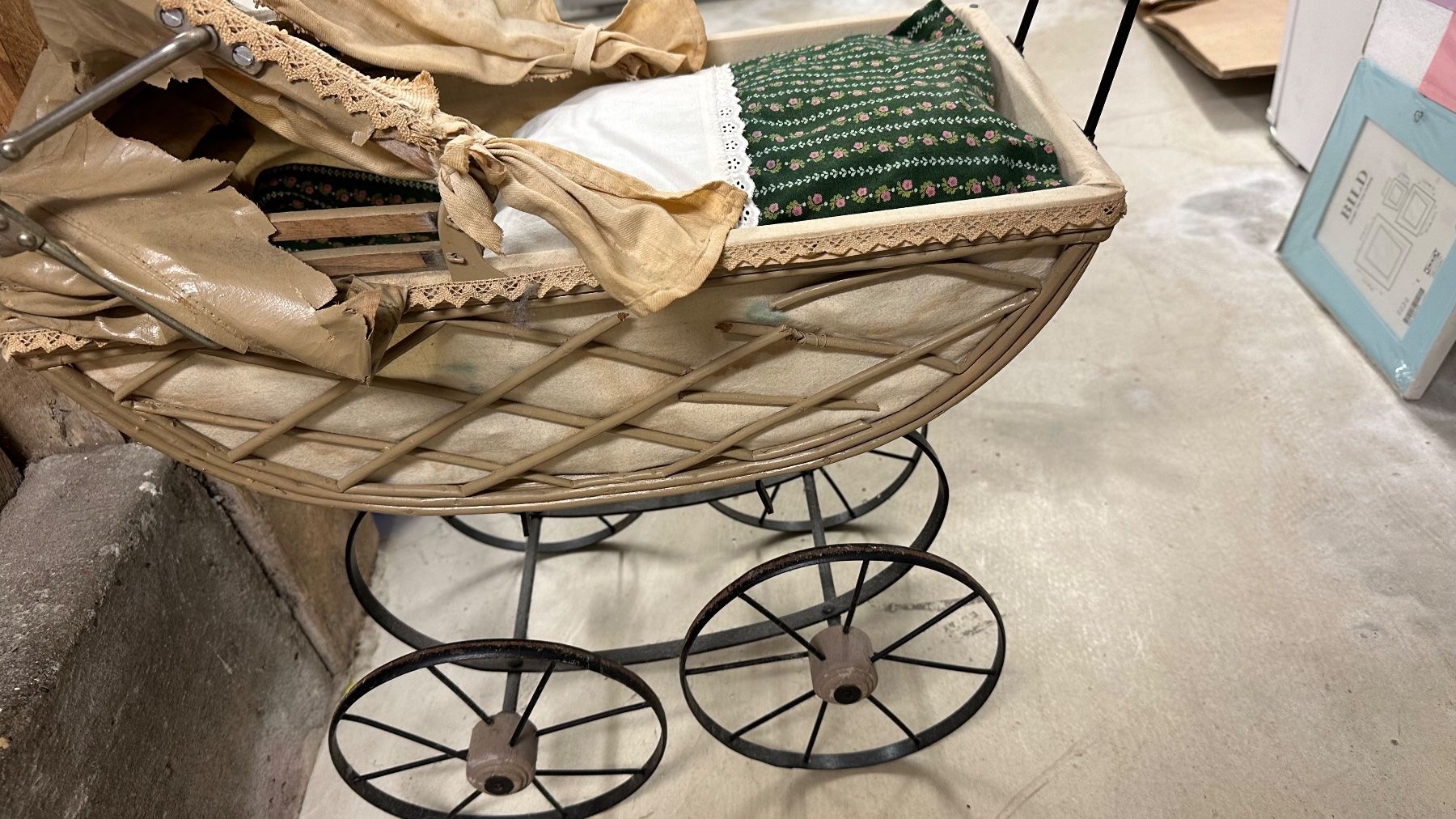 Carrozzine per bambole: Antiker Puppenwagen – Usato da Basel venduto da Tony2006