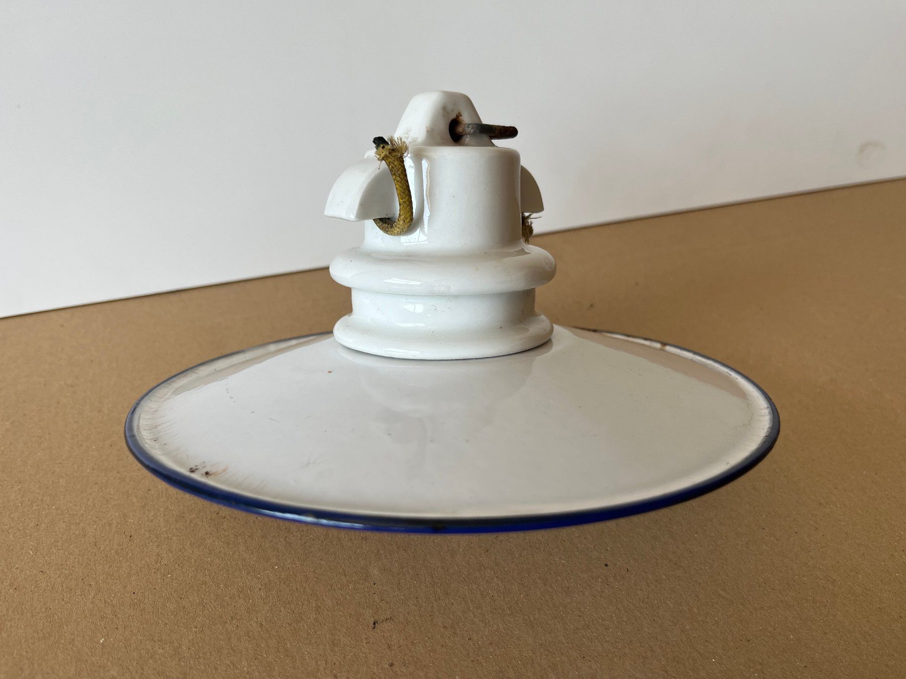 Lampen: Kellerlampe Stalllampe emailliert vintage E – Gebraucht aus Unterkulm von esco 1