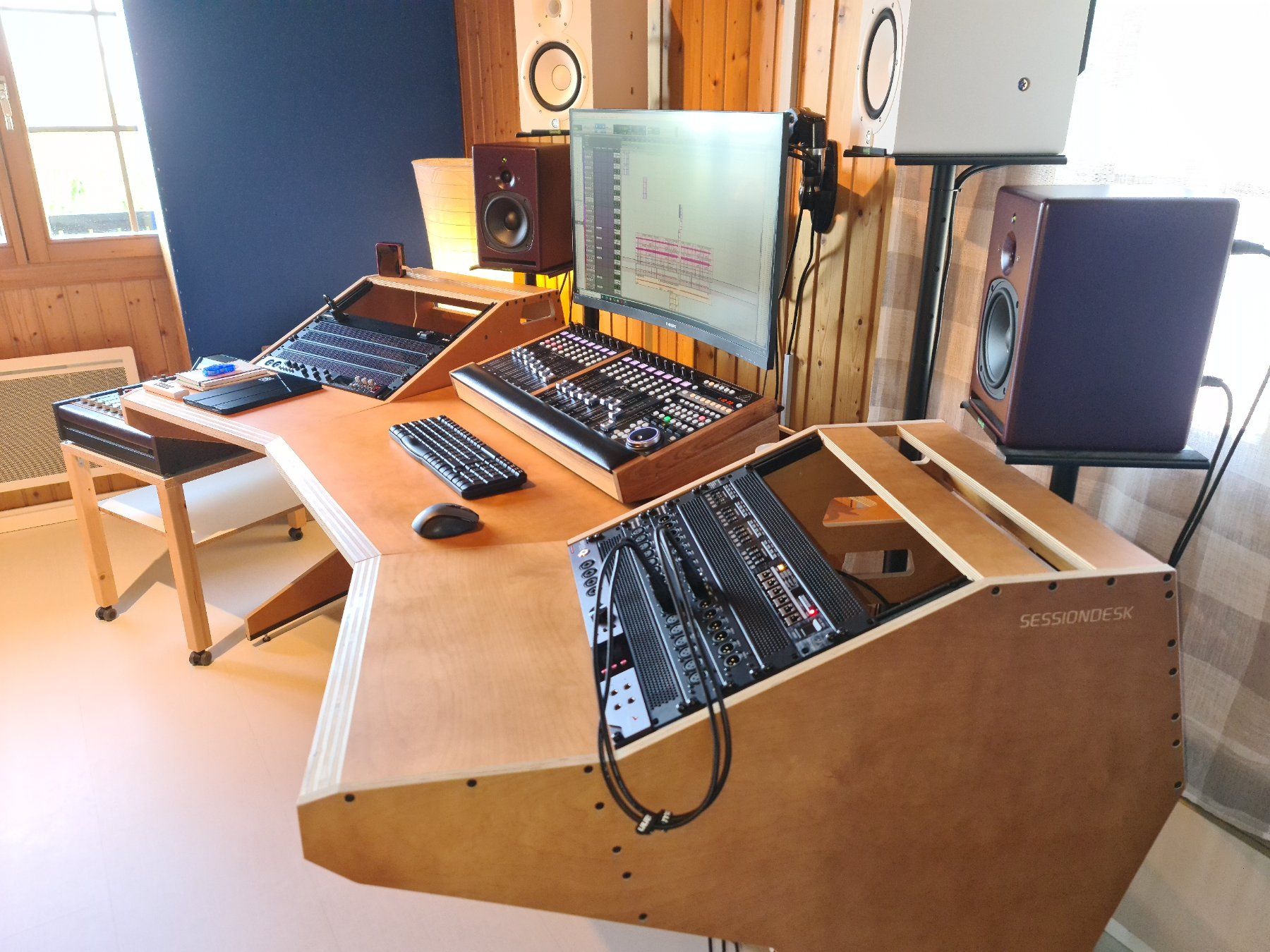 Behringer Mischpulte: Behringer X-Touch + Extender In Custom LUX Walnut Casing – Gebraucht aus Farvagny-le-Petit von dru_w5b6 1