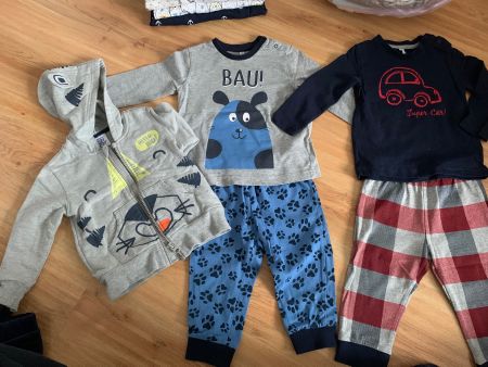 Babykleidung