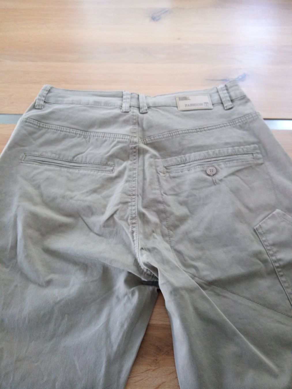 Jeans: 1 PAAR TOLLE JEANS  IN KHAKI – Neu und originalverpackt aus Tann von elolecig 1