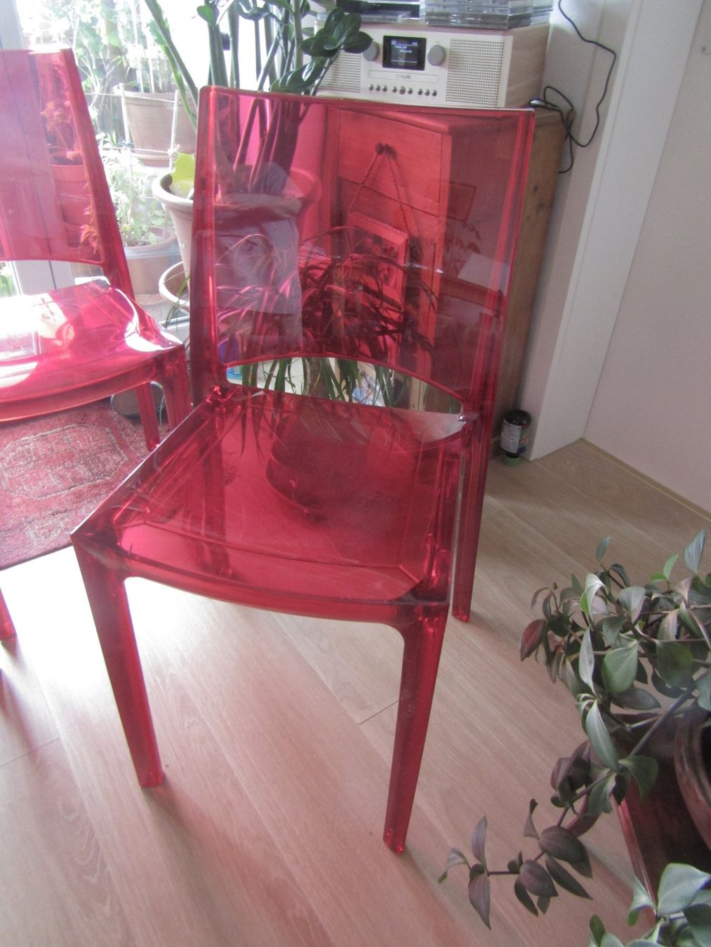 Sedie: 3 belles chaises en polycarbonate rouge – Usato da Delémont venduto da mamygateau 3