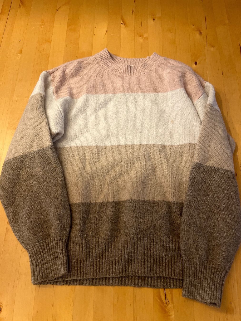 H&M Top: Pull gris rose H&M – Usato da Le Locle venduto da Mayd_h 4