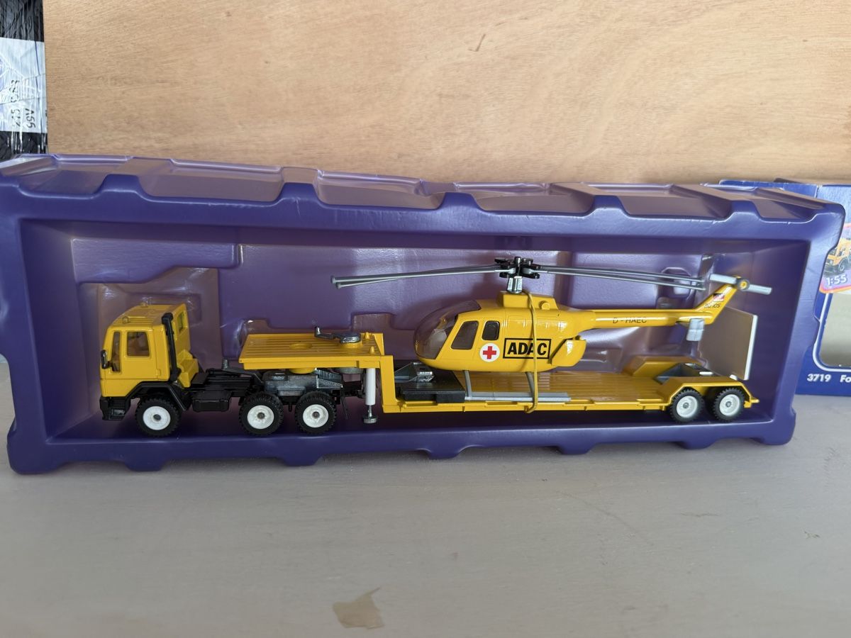 Siku Kits de montage: Siku Ford Cargo avec hélicoptère 1:55 neuf – D'occasion à Evionnaz par eriba430 1