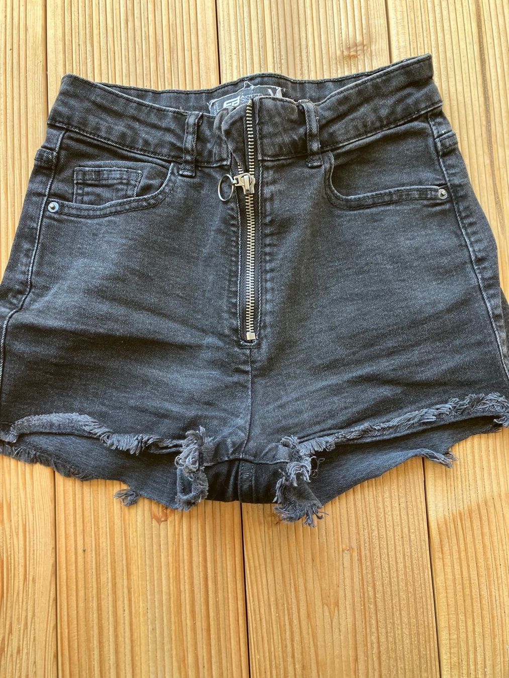 Pantaloni: FB Jeansshorts Grösse XS – Usato da Allenwinden venduto da Obalu