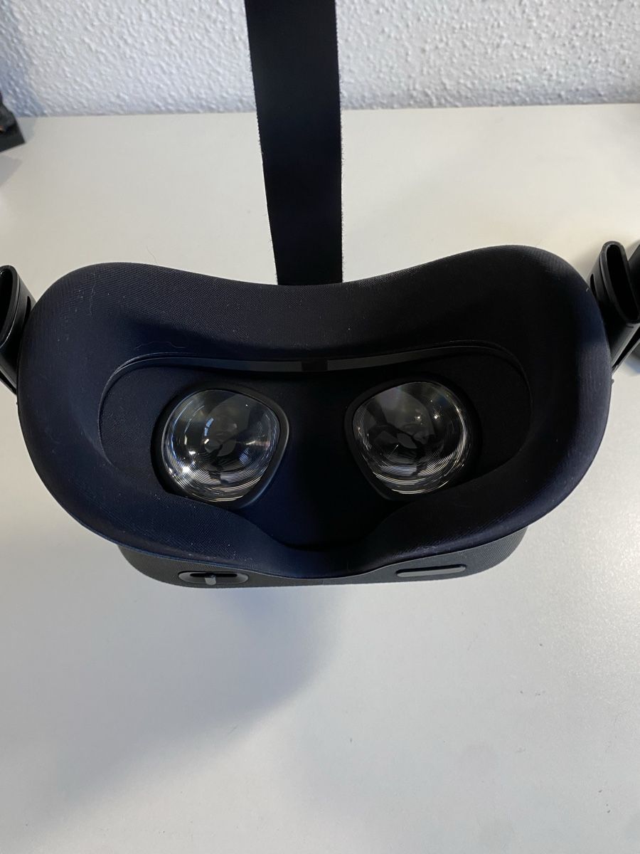 Meta Casco VR: Oculus Quest VR Headset with Controllers and Cables – Usato da Eggersriet venduto da anon123-buyer 2