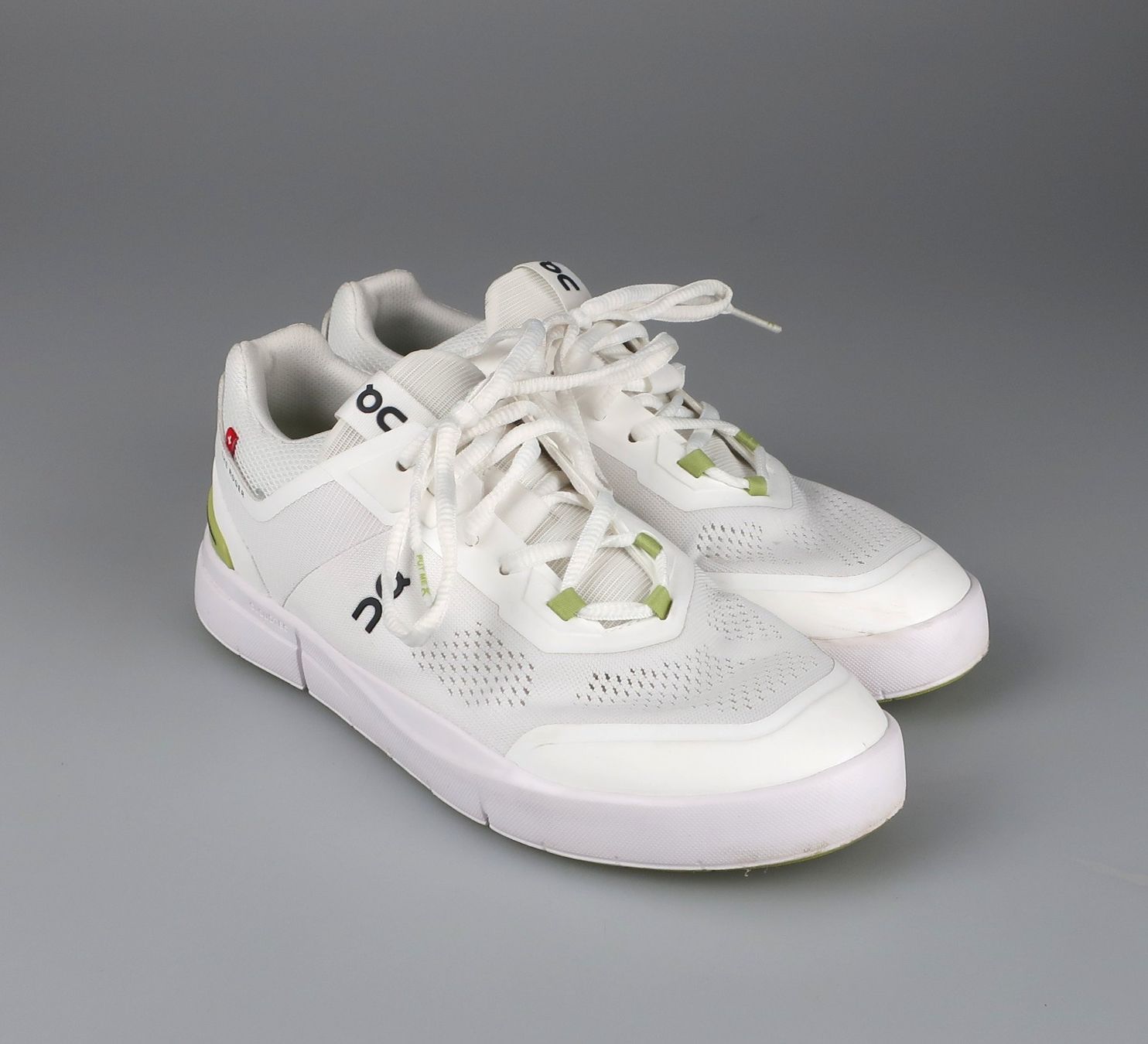 On Scarpe da uomo: Weisse "THE ROGER Spin" Sneakers von ON – Usato da Volketswil venduto da brockipfannenstil