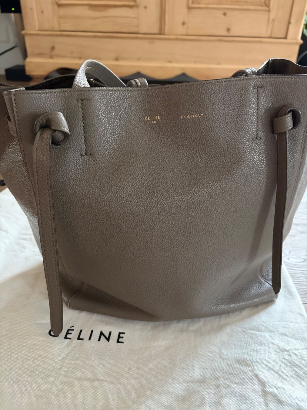 Celine Borse da donna: Céline Phantom Cabas small Taupe – Usato da Wädenswil venduto da quattromic 1