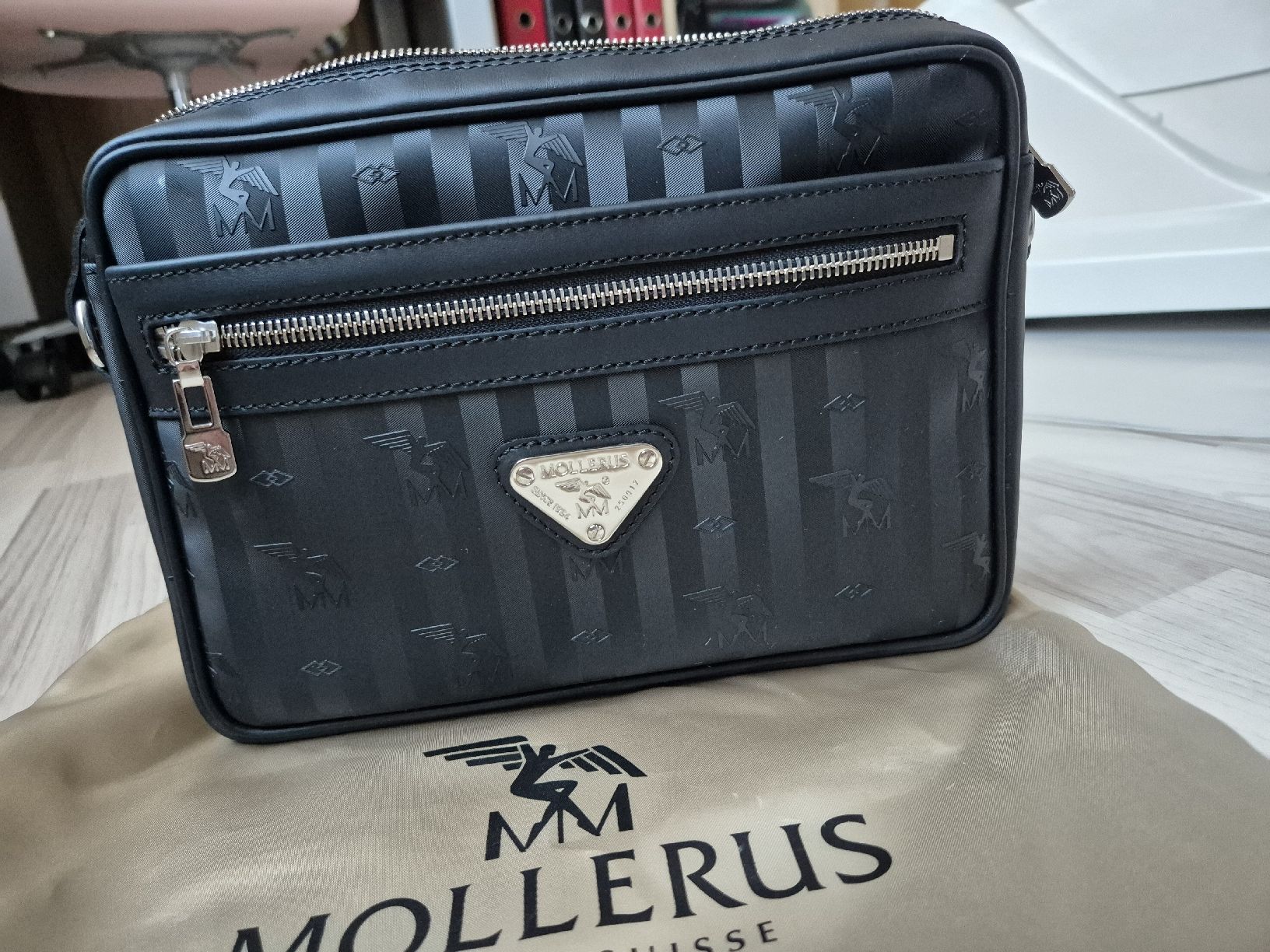 Maison Mollerus Taschen für Damen: NEUE MOLLERUS "LONDON" silber – Neu (gemäss Beschreibung) aus Unteriberg von VOI_69 2