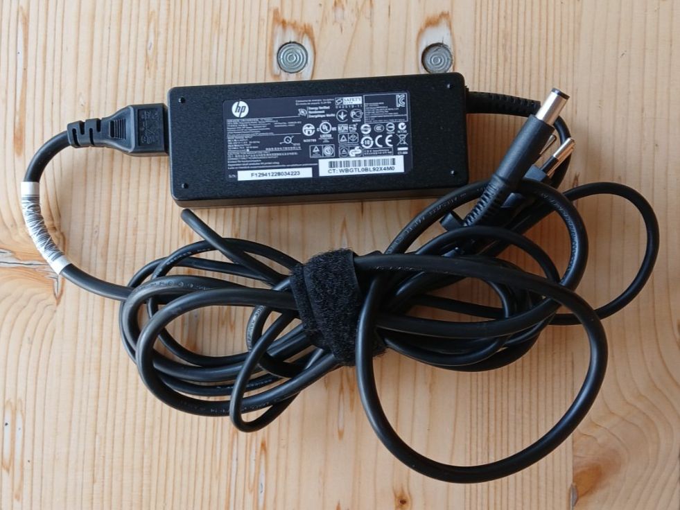 Hewlett Packard Ladegerät: HP Original Netzteil 90 W – Gebraucht aus Zürich von sebime0