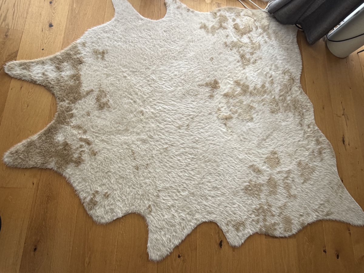 Teppiche: Kuhfell Teppich  – Gebraucht aus Maienfeld von hfo_b9jq