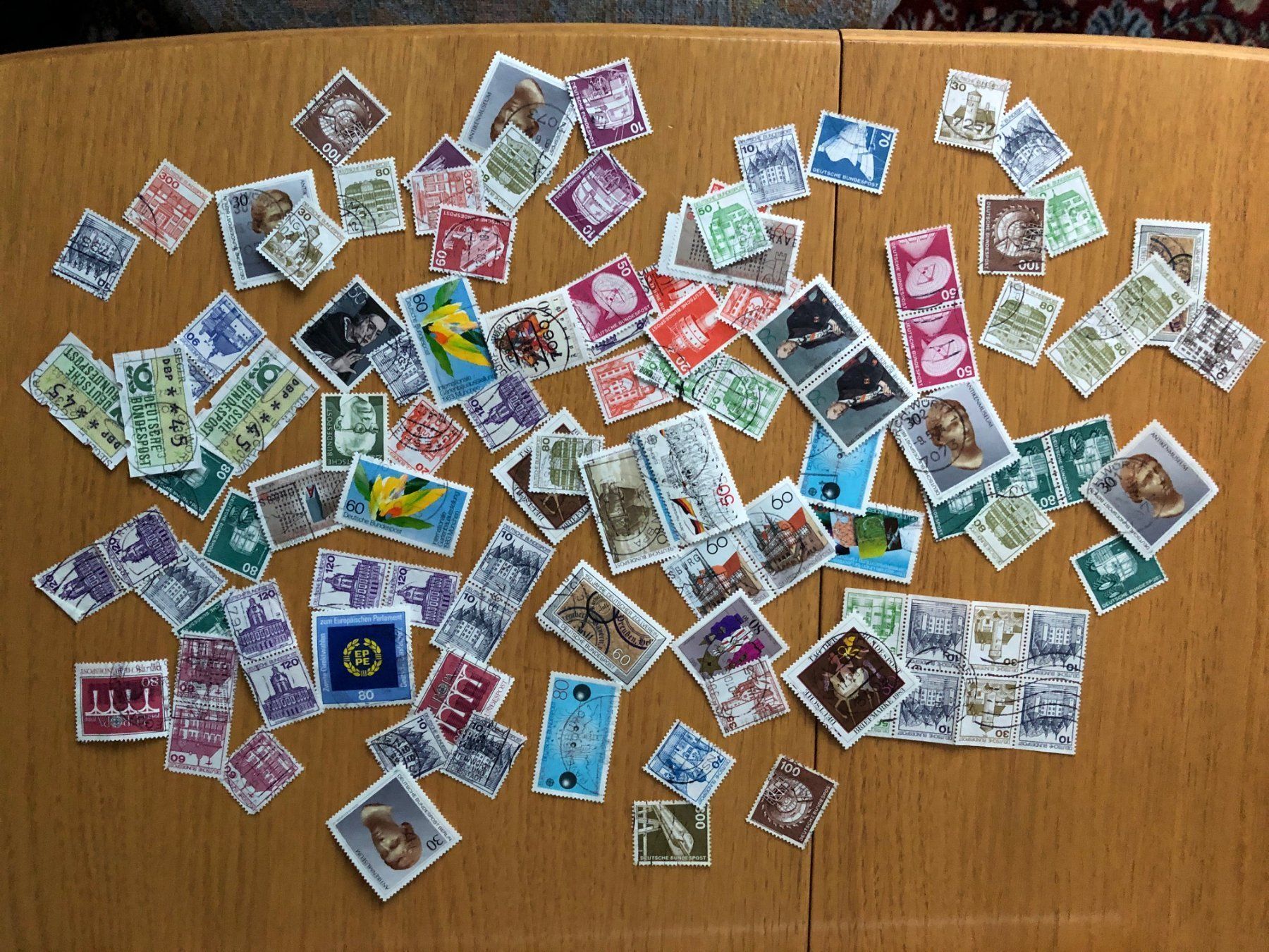 Tutti i francobolli: Briefmarken lose bunt gemischt Europa – Usato da Zürich venduto da peterle01