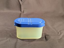 Tupperware Behälter mit 2 verschiedenen Oeffnungen