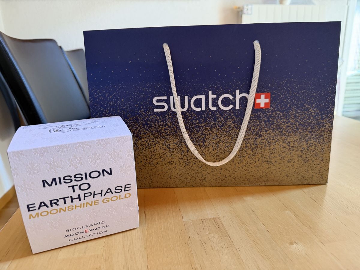 Swatch Orologi: Ungetragene Swatch Moonshine Gold – Nuovo e nell'imballaggio originale da Frauenfeld venduto da swissmiss.tg
