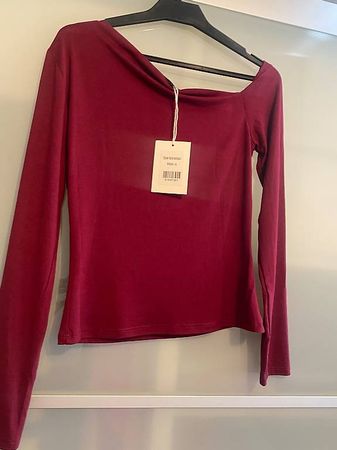  Magnifique pull bordeaux  Taille S  NEUF avec étiquette