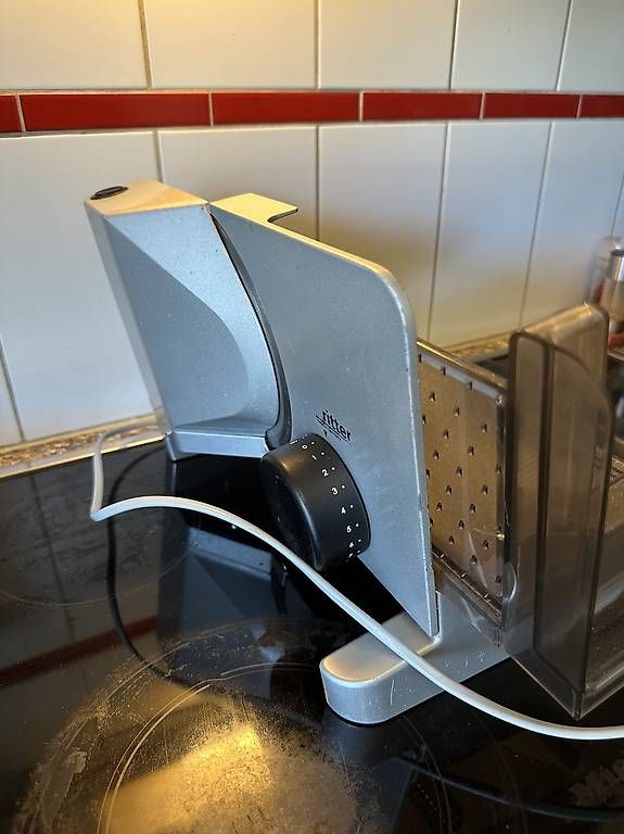 Küchengeräte: Schneidemaschine gut erhalten – Gebraucht aus Bern von MaenuS 1