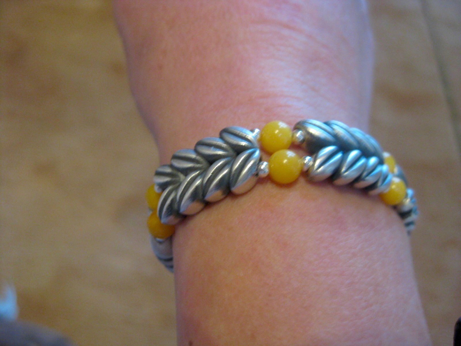 Armbänder & -reifen: THAISILBER GELBEJADEST.ARMBAND, ELASTISCH. – Gebraucht aus Weiningen ZH von actera 2
