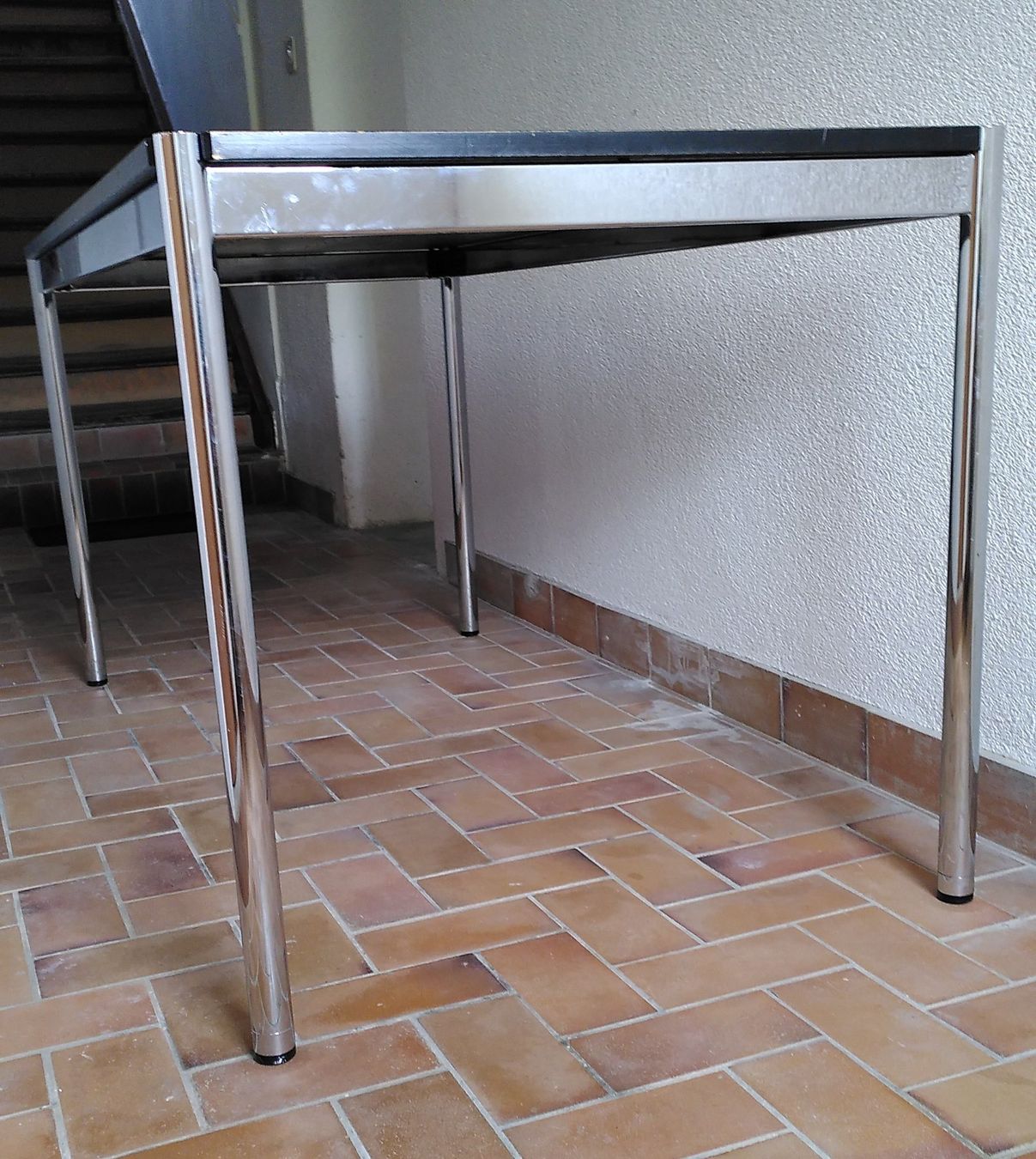 USM Scrivanie: USM Haller Tisch 150x75cm – Usato da Steinmaur venduto da Cberni 1