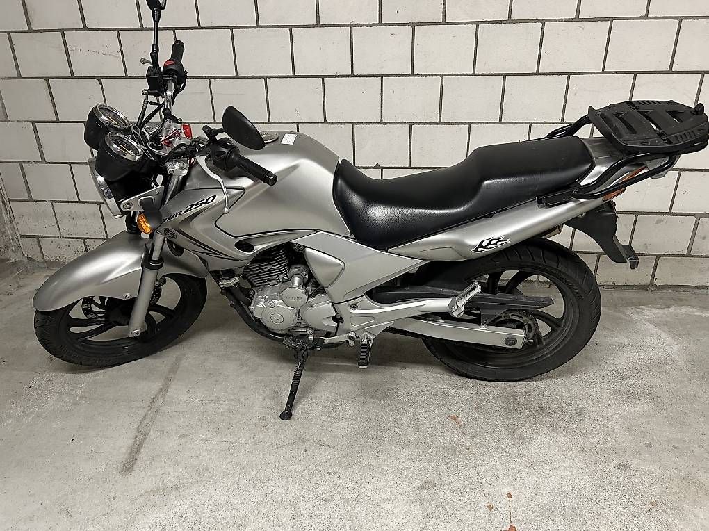 Yamaha Strada: Yamaha YBR 250 – Usato da Münsingen venduto da Biker51 2
