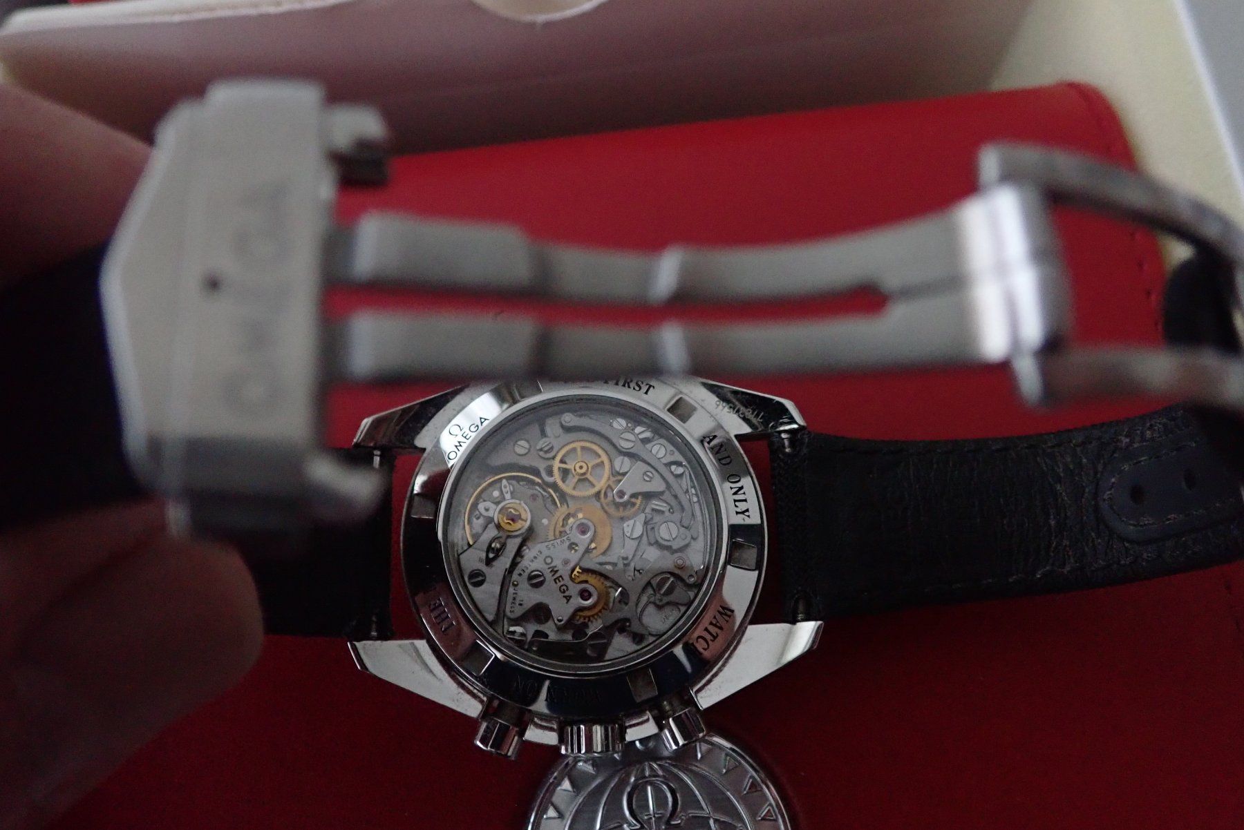 Omega Orologi: OMEGA SPEEDMASTER MOONWATCH CHRONOGRAPH  MOONPHASE HANDAUZUG – Usato da Wohlen AG venduto da kingwatcheshere 7