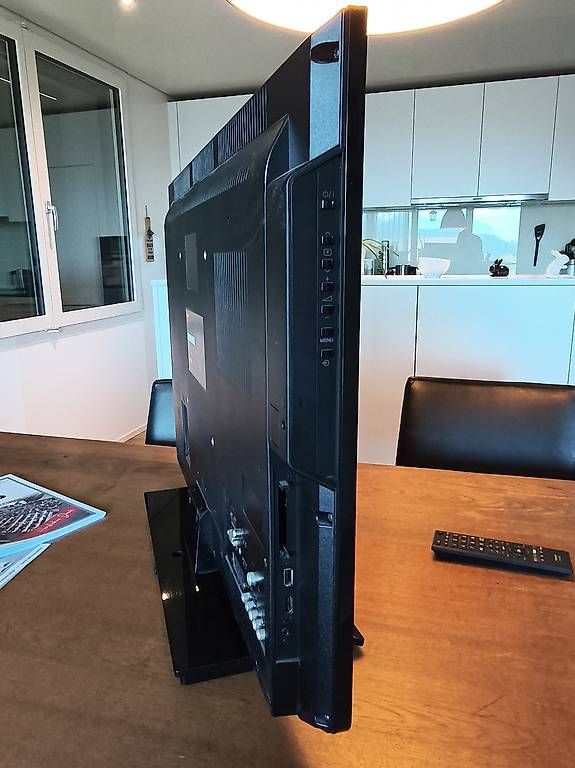 Appareils TV: Toshiba FULL HD 32"  – D'occasion à Neuenkirch par straub-1 2