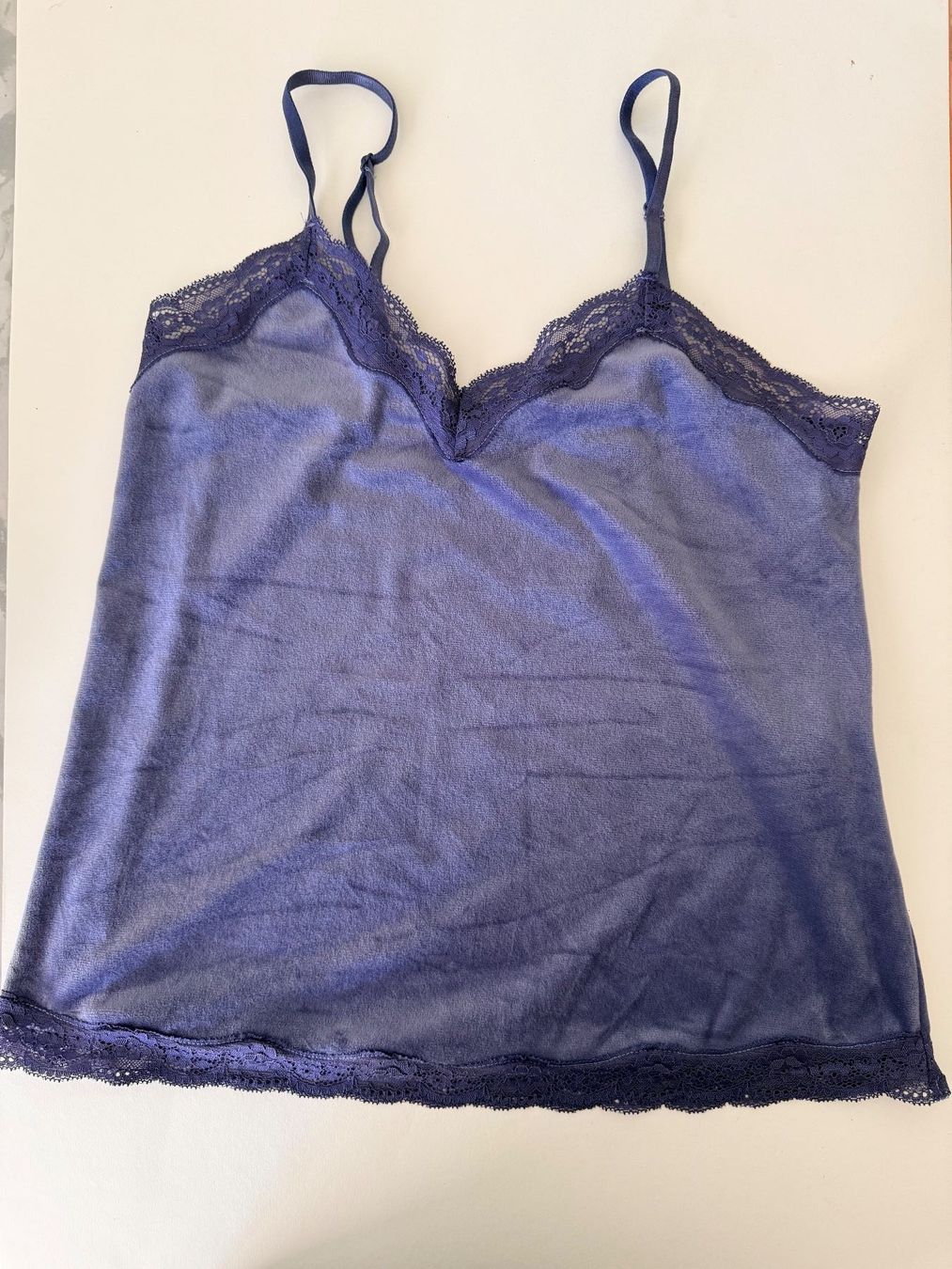 Hunkemöller Top: HUNKEMÖLLER, Cami VELOURS Scallop, Grösse M, Farbe Lila – Nuovo e nell'imballaggio originale da Rudolfstetten venduto da gst_g7xl 4