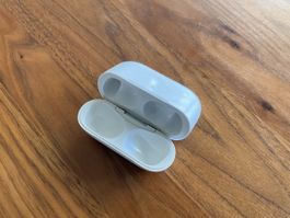 Ladecase für Apple AirPods Pro weiss gebrauchter Zustand