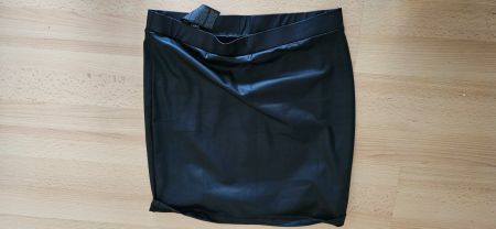 Mini jupe noire pieces (A)