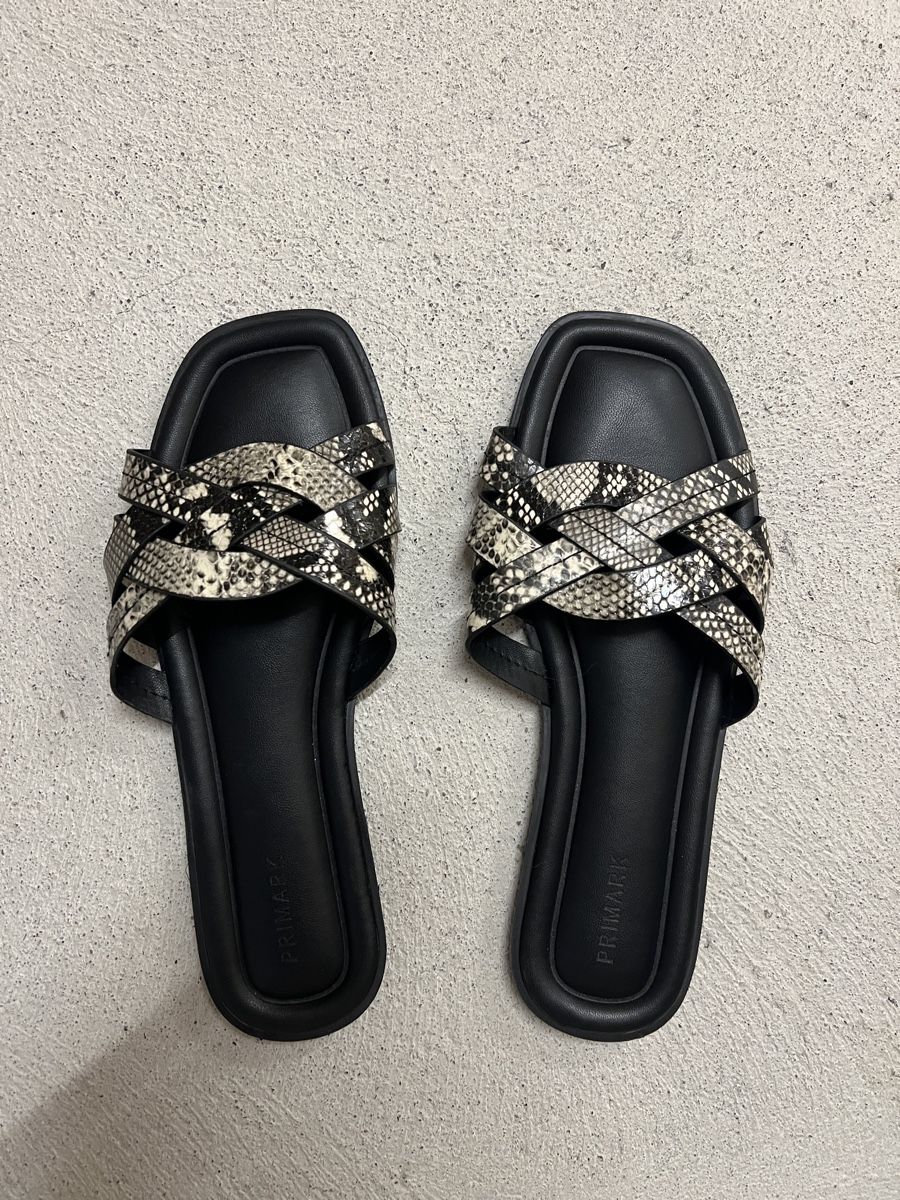 Primark Damenschuhe: Flache Sandalen / Schlappen – Neu (gemäss Beschreibung) aus Laufen von mar_flh8 1