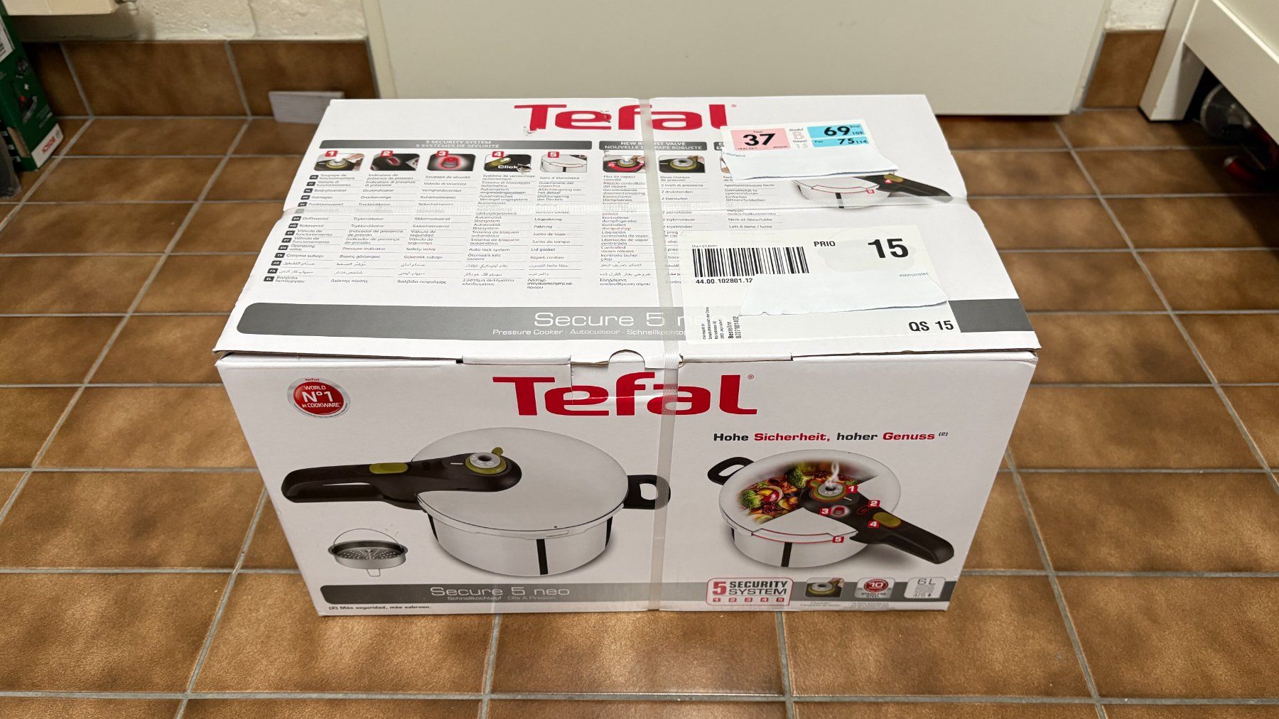 Tefal Pentole: Tefal Secure 5 Neo Pressure Cooker - NEW – Nuovo e nell'imballaggio originale da Adliswil venduto da fashionholic