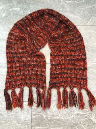 Warmer Strickschal in Rost- & Orangetönen