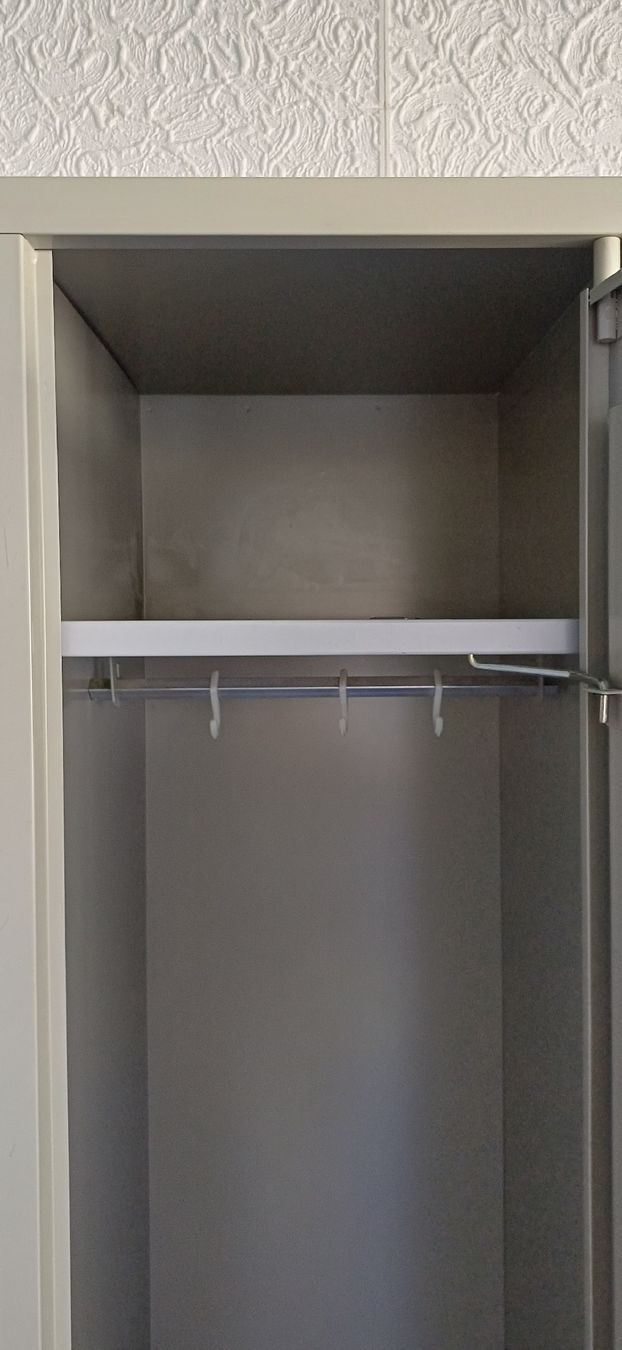 Garderobe: Doppel-Metall- Garderobenschränke /Spinde – Gebraucht aus Alpnach Dorf von jkp_k62jg 2