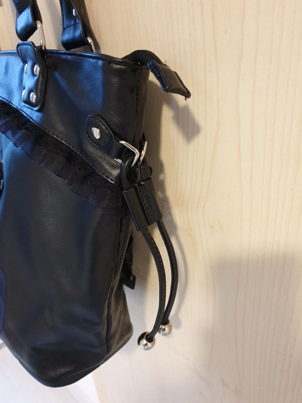 Borse da donna: Handtasche mit Skeletthänden – Usato da Winterthur venduto da ets_yvn2 3