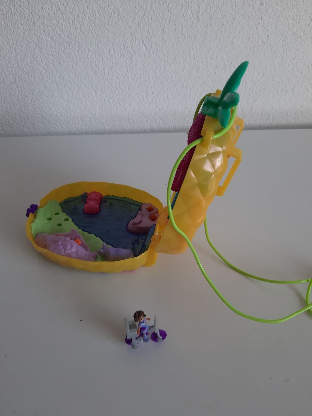 Polly Pocket Spielzeuge: Polly Pocket Tropicool Pineapple Purse – Gebraucht aus Buchs SG von Bray_Law 2