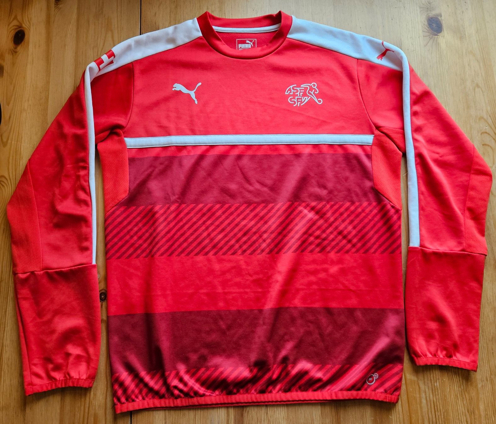 Puma Canottiere & Pantaloni: Trainingsoberteil Schweiz Puma Gr. L Fussball Pullover – Usato da Hägglingen venduto da United-Village-Trade