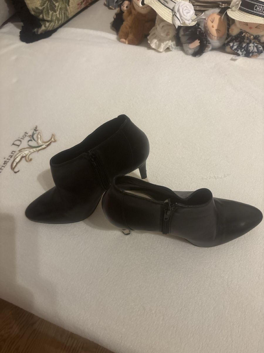 Guess Scarpe da donna: Guess Stiefeletten Gr. 39 – Usato da Feusisberg venduto da LadyLook