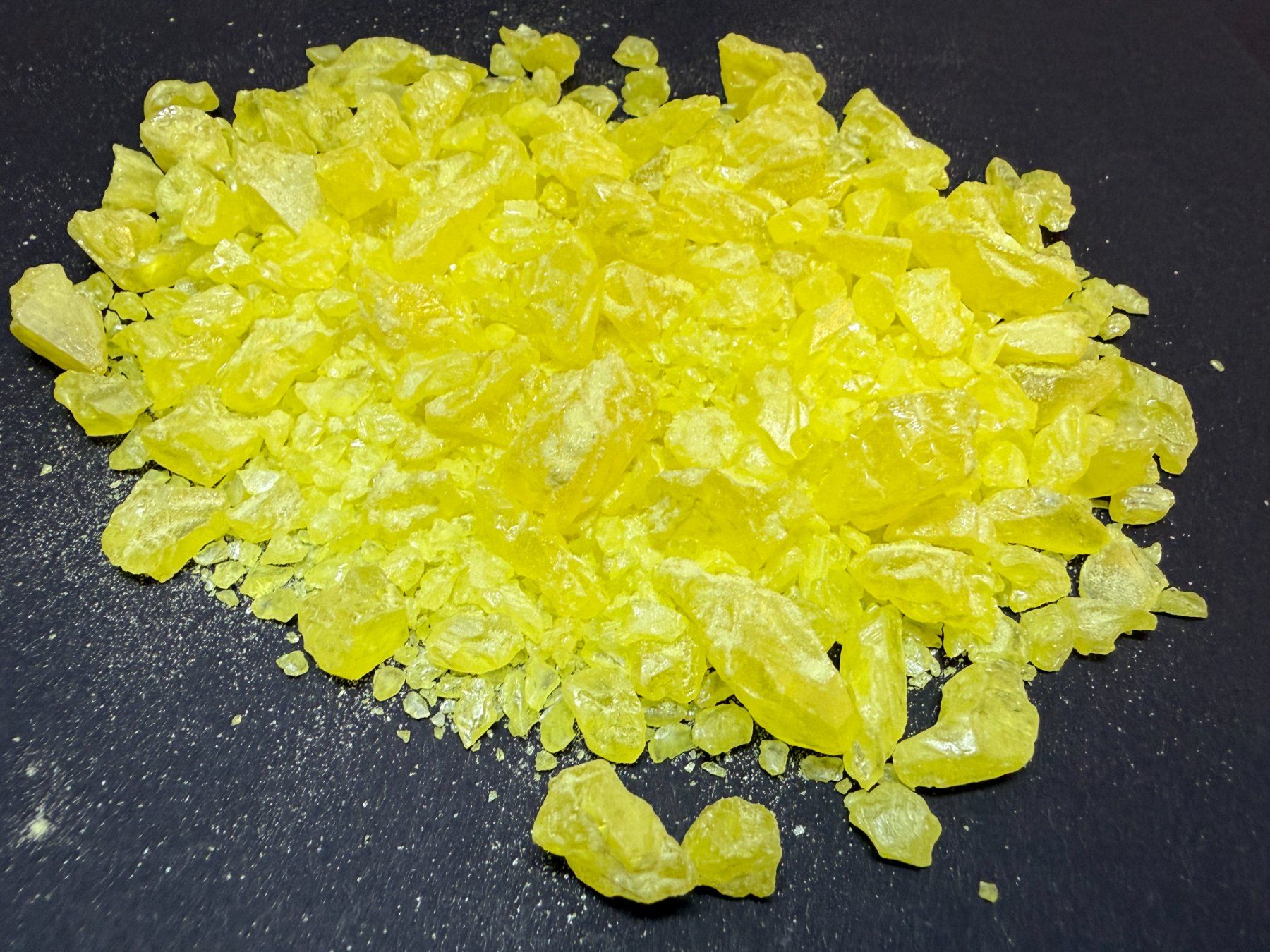 Minerali & Pietre curative: 100 g Schwefel, kristallin – Usato da Lützelflüh-Goldb venduto da Elementis 3
