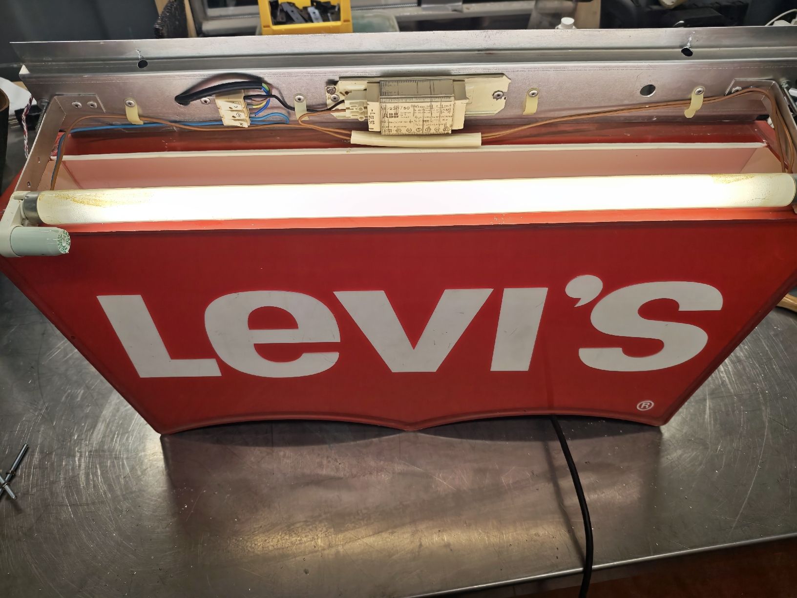 Alle Dekorationen: Retro Leuchtreklame Levi's – Gebraucht aus Kriens von Dodo84 1
