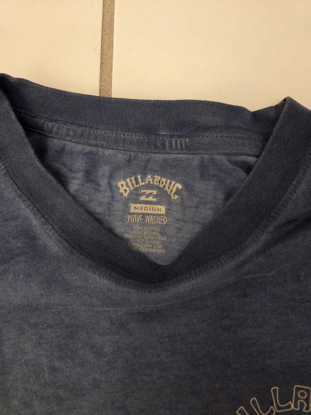 Quiksilver T-shirt: T-Shirt Quiksilver – Nuovo (secondo la descrizione) da Unterkulm venduto da Manubasso 3