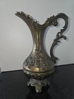 Antike Zierkanne  bronzierter Metallguss  ca. 29 cm