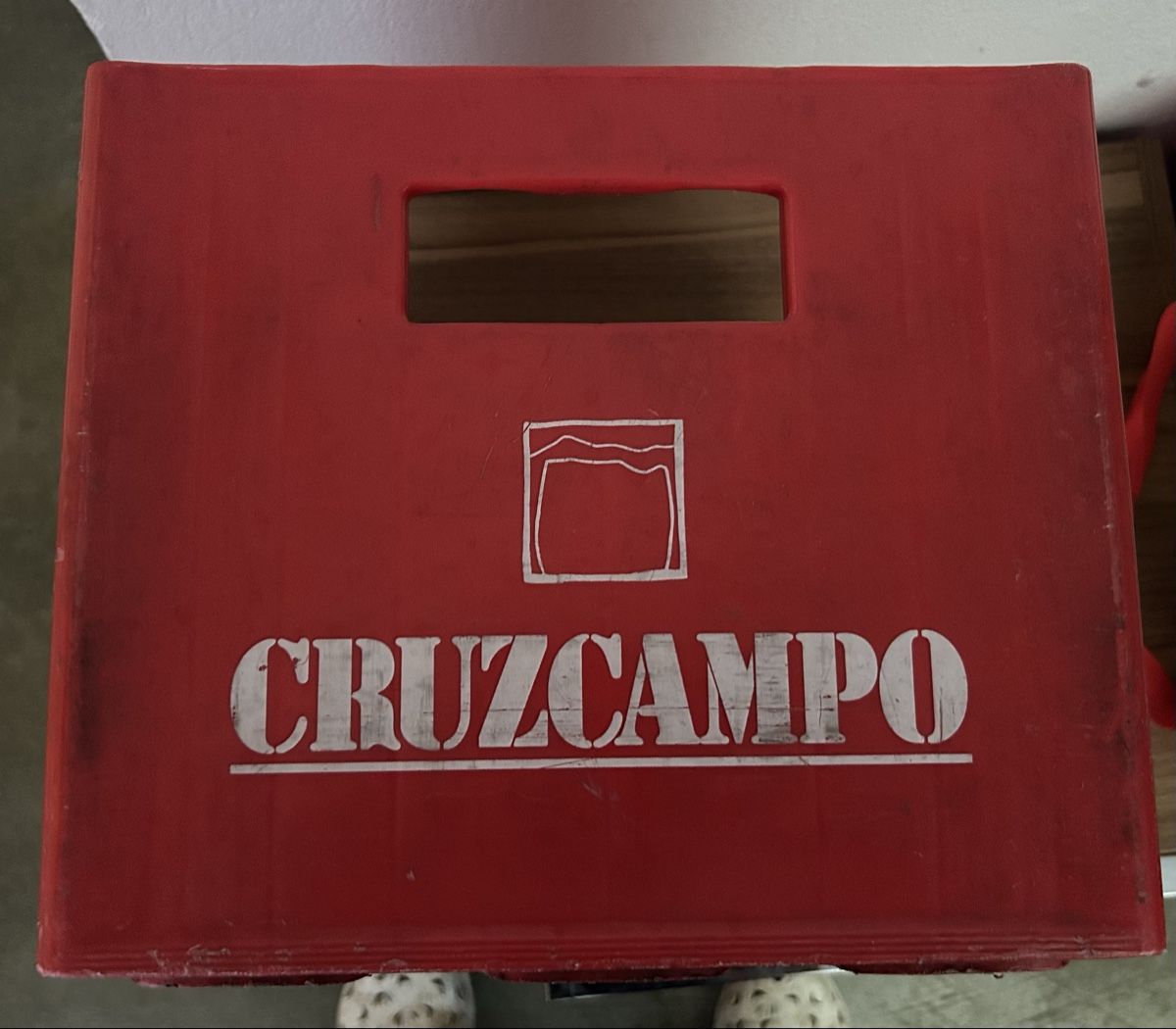 Wein- & Bierkisten: Caisses Cruzcampo rouge 24 compartiments état d'usage Espagn – Gebraucht aus Henniez von jcf_6rzc