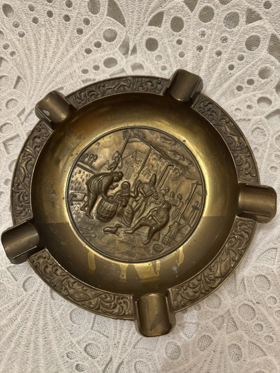 Portacenere: Alter Aschenbecher mit Relief Vintage 20cm Dm – Usato da Frenkendorf venduto da Only1