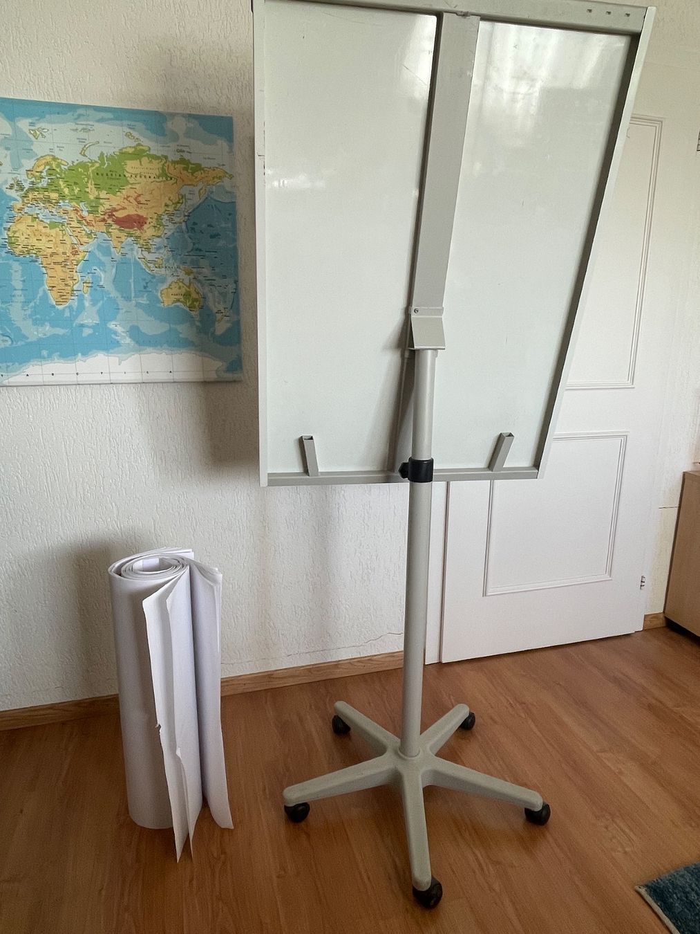 Cavalletti: Flipchart mit Papier – Usato da Lanzenneunforn venduto da dan_v6l7 1