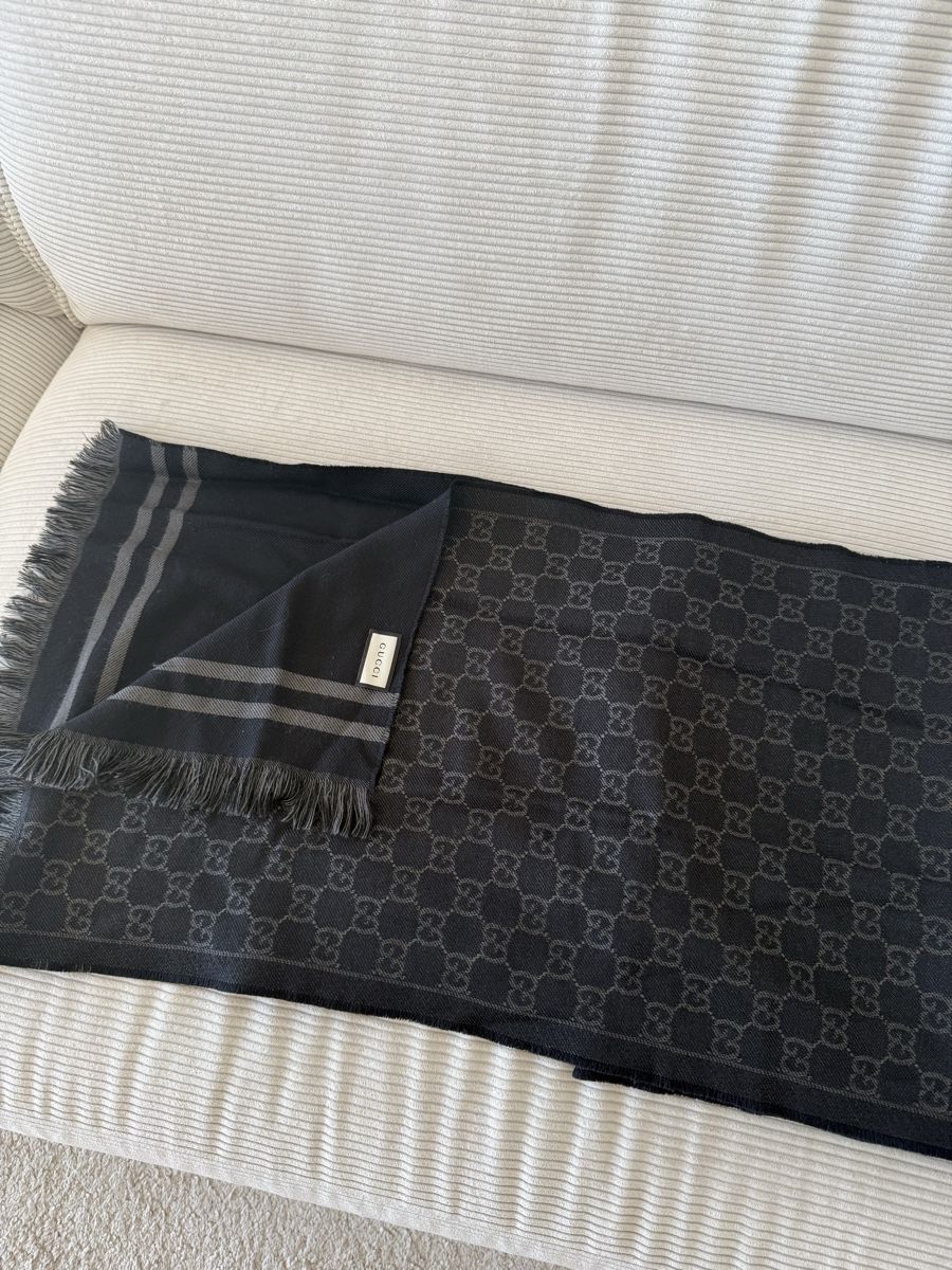 Gucci Foulard & Sciarpe: Gucci Schal – Usato da Dietlikon venduto da Moncler2010