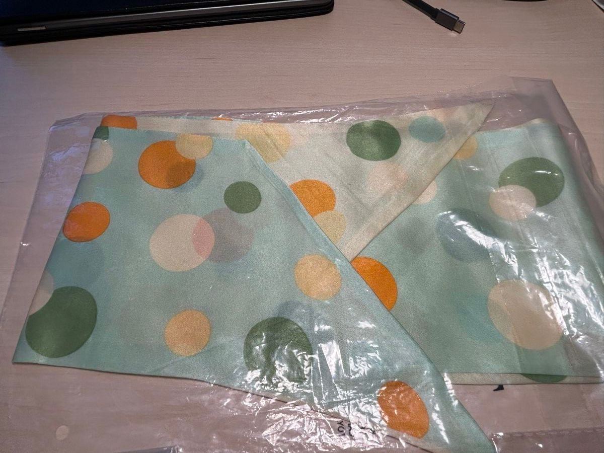 Foulards, Tücher & Schals: 100% Silk Scarf, Polka Dots, Neu！ – Neu und originalverpackt aus Zürich von mai_sxv7 4
