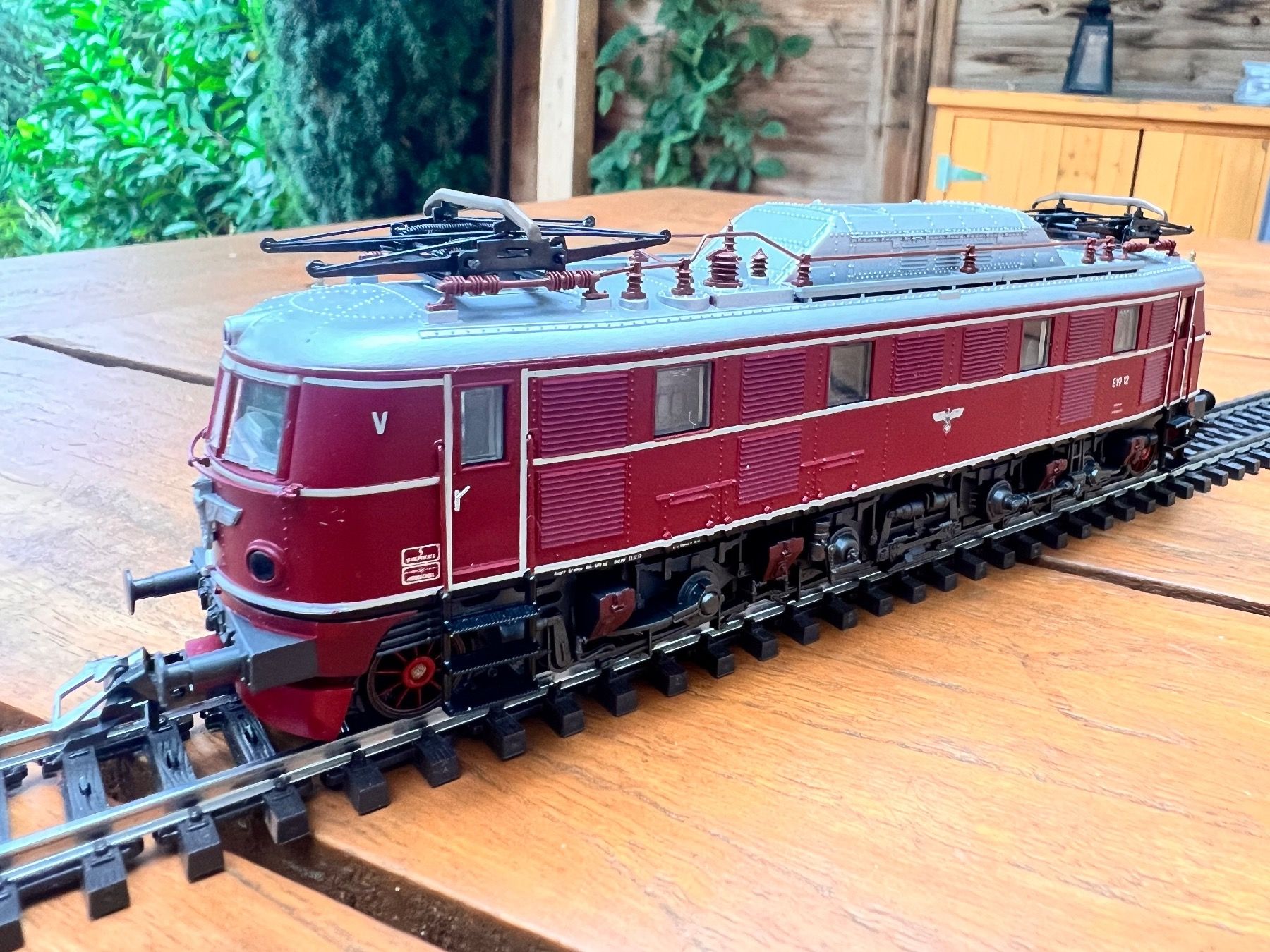 Märklin Modellini di ferrovie: DR-E-Lok BR E 19  Märklin 3469 H0 – Nuovo (secondo la descrizione) da Gelterkinden venduto da Railroader 3
