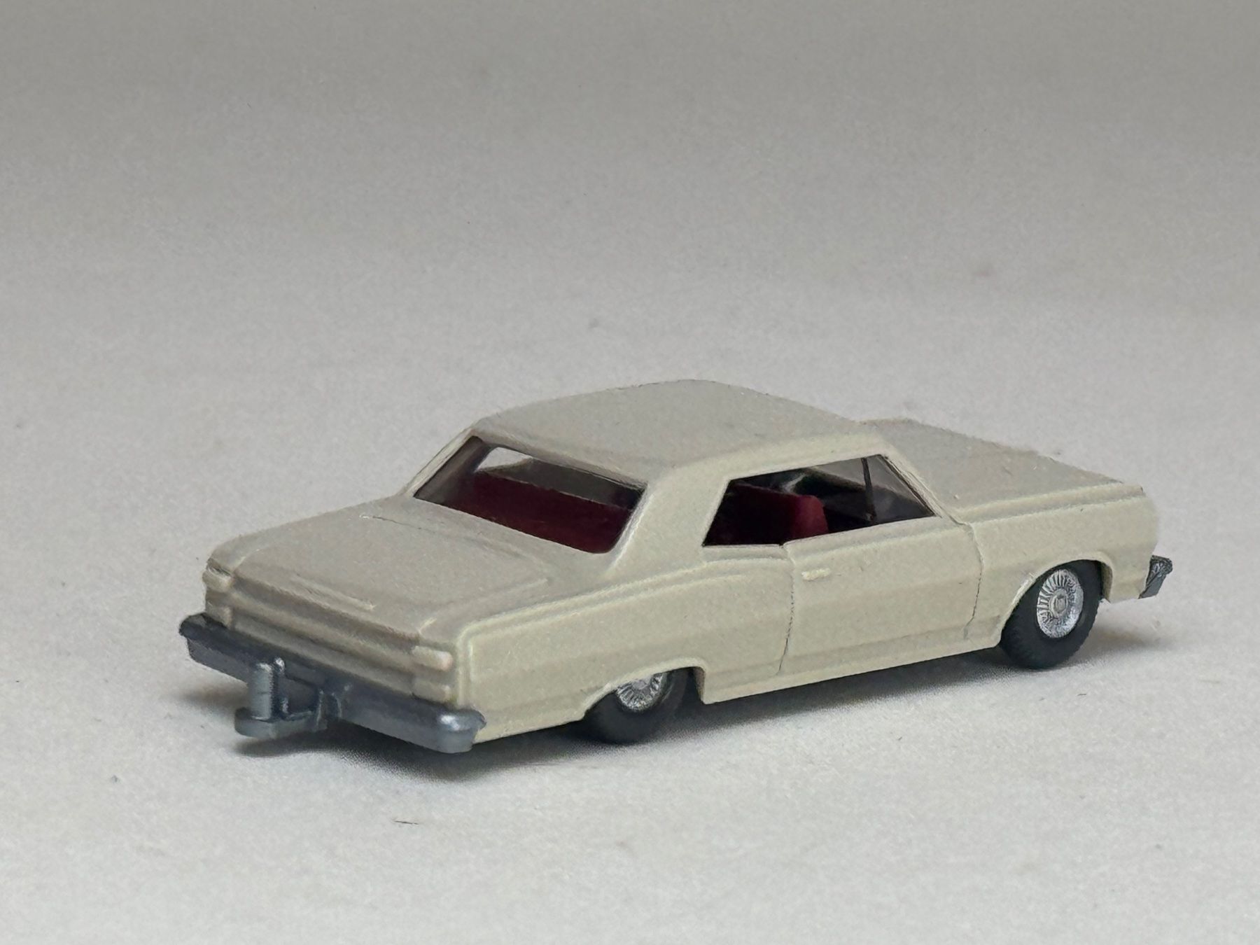 Wiking Modellini d'auto: Chevrolet Malibu hellelfenbein – Usato da Elm venduto da Wikmtz 1