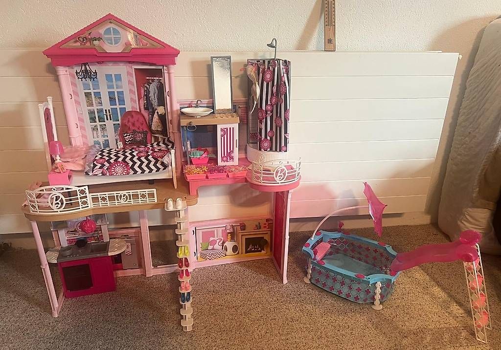 Case e mobili per bambole: Maison Barbie – Usato da St-Légier-Chiésaz venduto da refpmeak01