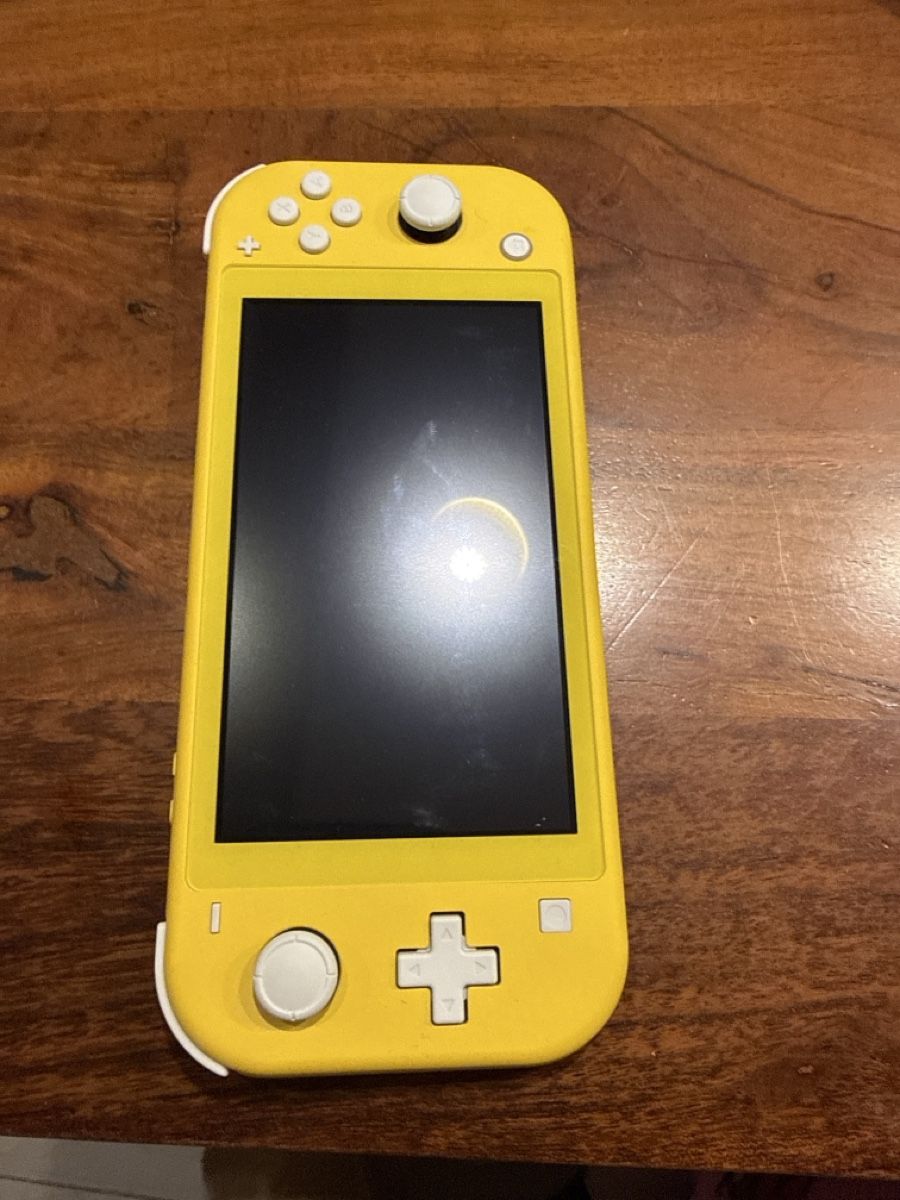 Nintendo Konsolen: Nintendo Switch Lite Gelb guter Zustand – Neu (gemäss Beschreibung) aus Bad Ragaz von ram_t825