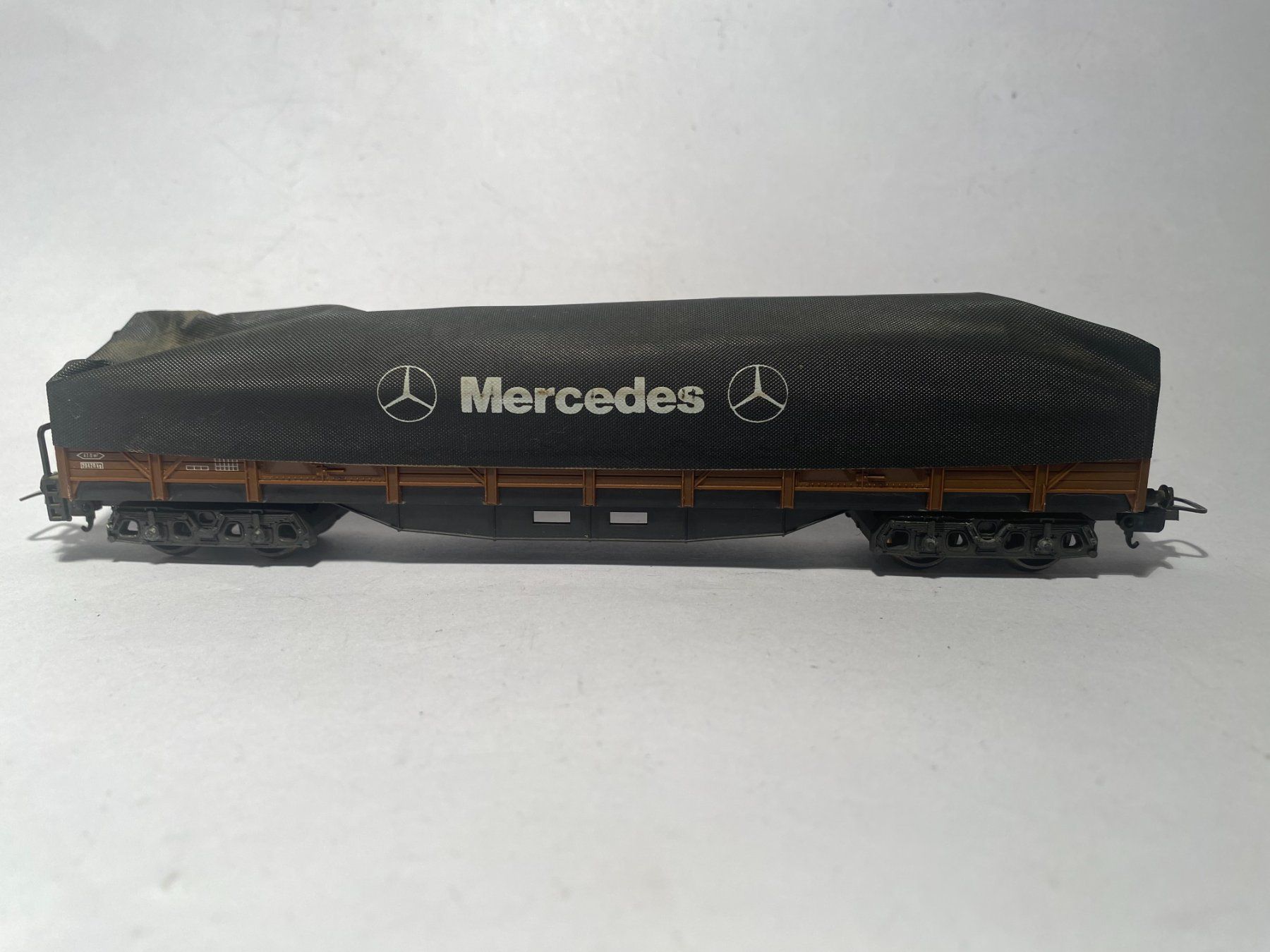 Lima Modellini di ferrovie: LIMA Güterwagen mit MERCEDES Blache, DC Achsen – Usato da Buchrain venduto da Modellbahn11